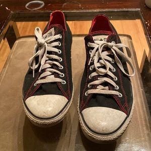 Men’s Converse Size 12 Low Black Red White